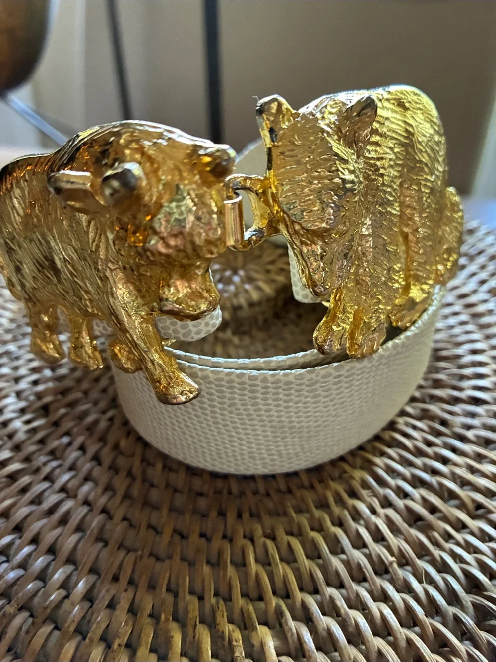 Vintage 70’s Mimi Gold Wall Street Bear Bull Cream Faux Leather Adjustable Belt